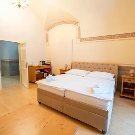 Zamek V Kostelci Nad Cernymi Lesy