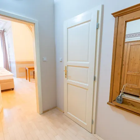 Zamek V Kostelci Nad Cernymi Lesy