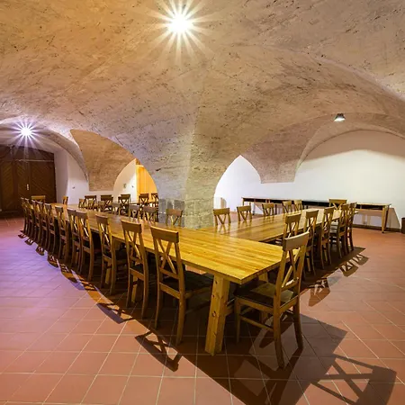 Zámek V Kostelci Nad černými Lesy