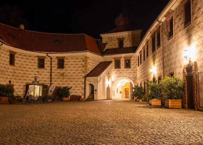 Zamek V Kostelci Nad Cernymi Lesy Kostelec nad Cernymi Lesy