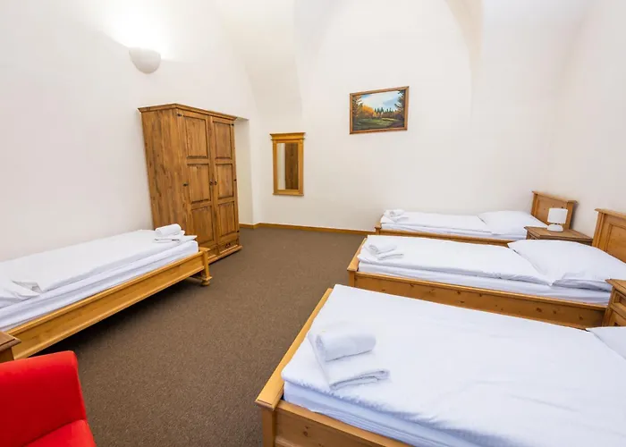 Zámek V Kostelci Nad černými Lesy Penzion Kostelec nad Černými Lesy