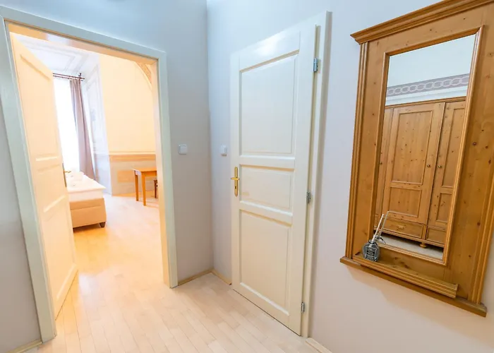 Zamek V Kostelci Nad Cernymi Lesy