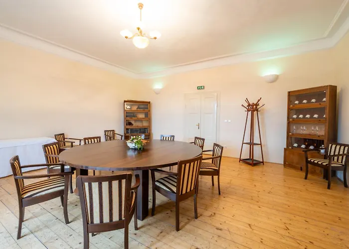 Guest house Zamek V Kostelci Nad Cernymi Lesy *