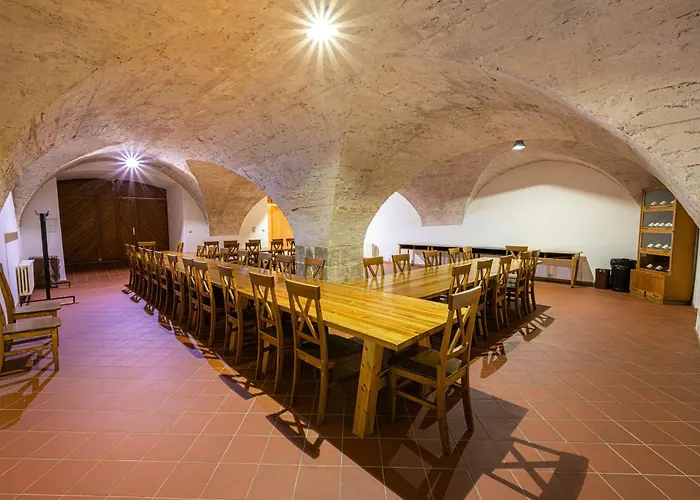 Zamek V Kostelci Nad Cernymi Lesy