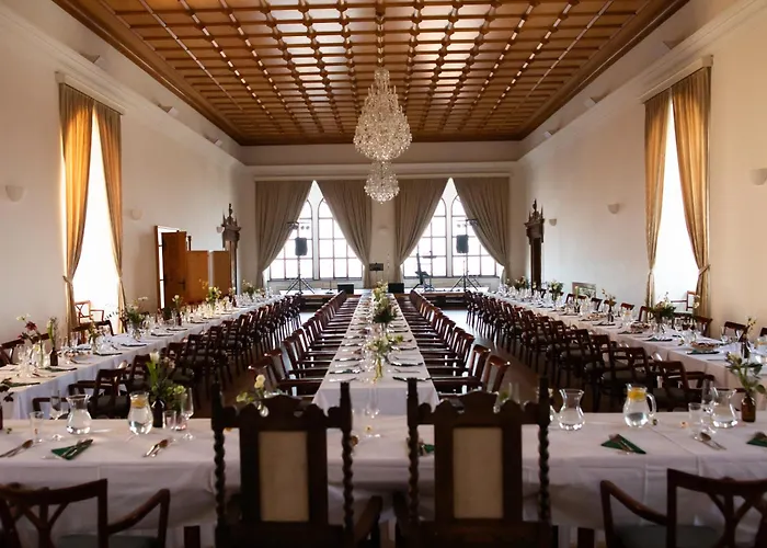 Zámek V Kostelci Nad černými Lesy * Kostelec nad Černými Lesy